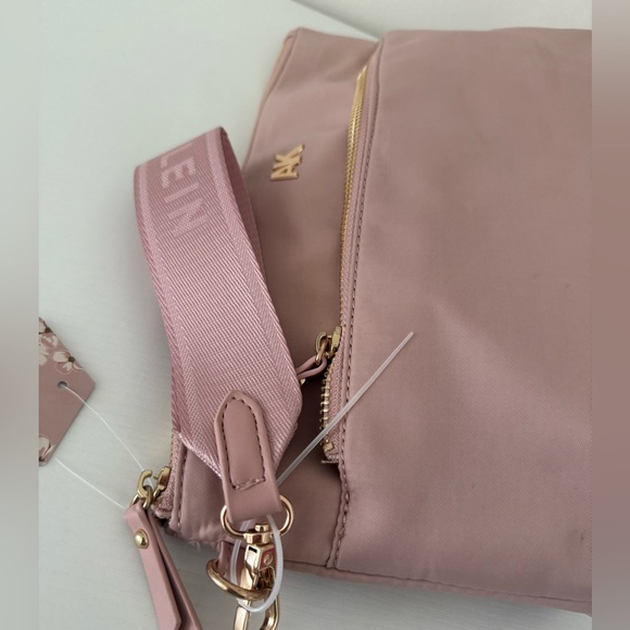 NWT Anne Klein pink large cosmetic / makeup bag with wrist strap - Picture 5 of 5